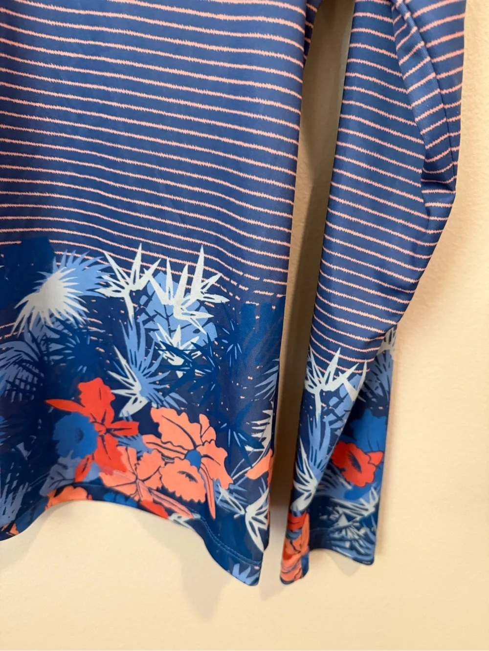 Columbia PFG Long Sleeve Fishing Shirt Rash Guard Blue Pink Stripe Floral Large
